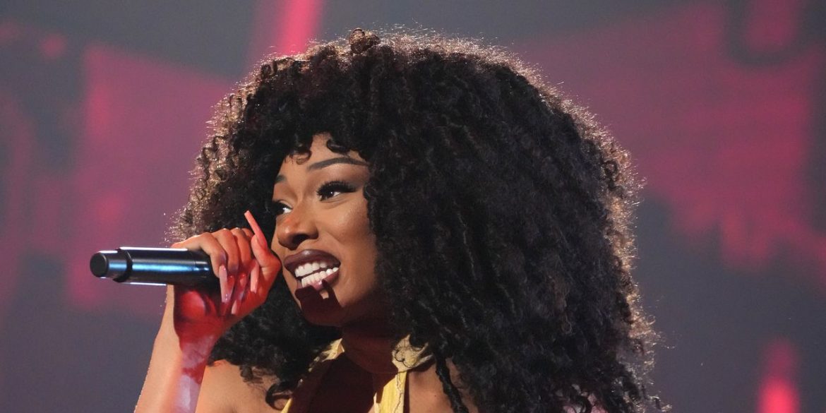 3 Must-Try Takeaways From Megan Thee Stallion’s Abs Workout, According to a Trainer