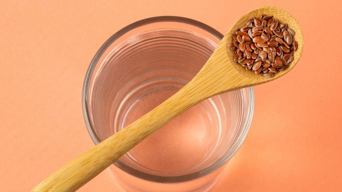 Flaxseed Water Risks and Benefits for Weight Loss Explained