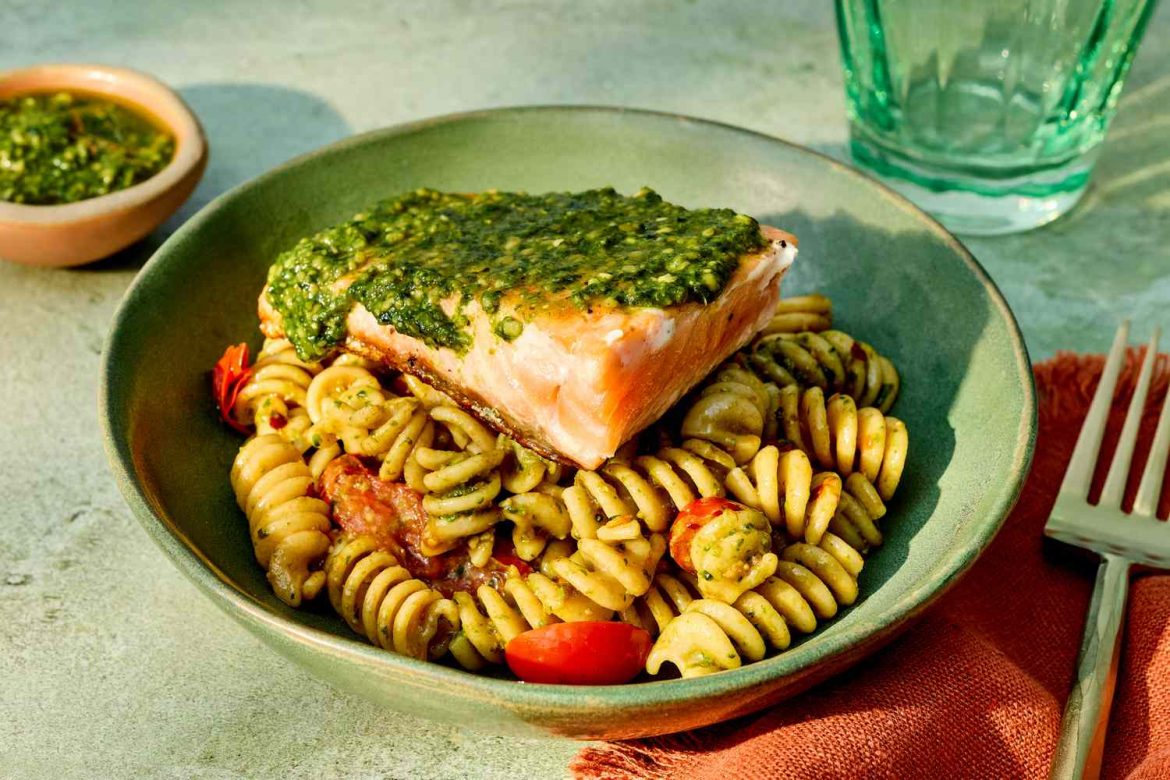 Salmon, Pesto & Tomato Pasta