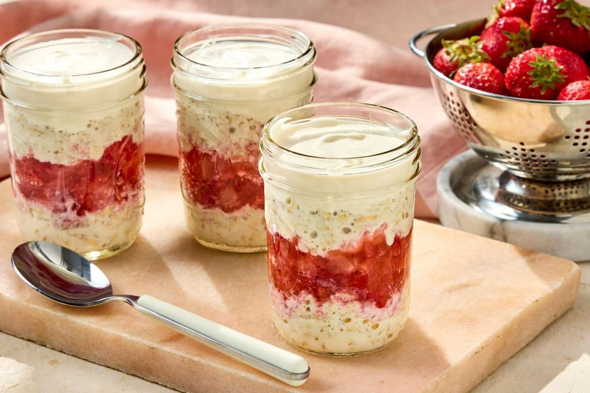 Strawberries & Cream Overnight Oats