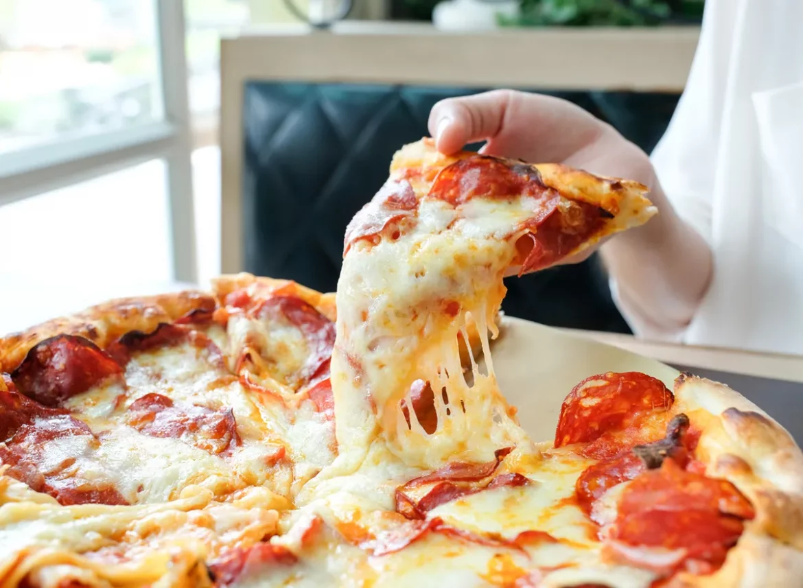 6 Best Pizza Slices at Restaurant Chains Diners Recommend