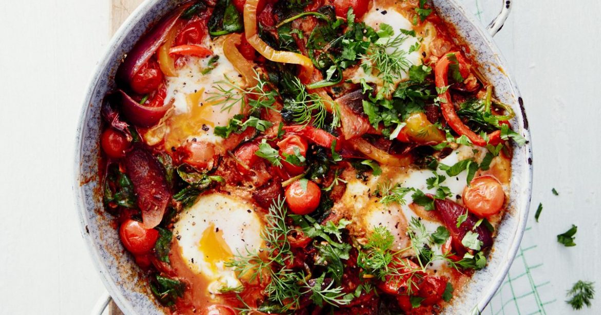 We asked 6 nutritionists how to eat healthily while on a tight budget