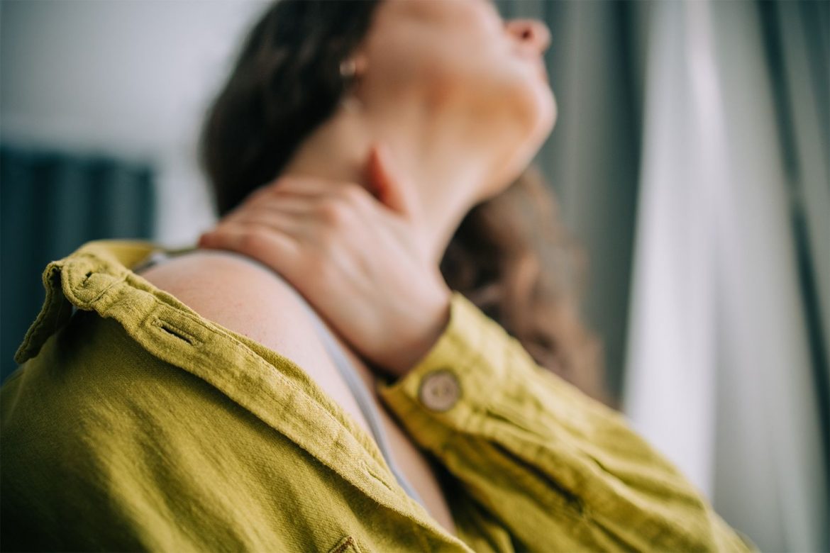 A Chiropractor Recommends Restcloud's $19 Neck Stretcher