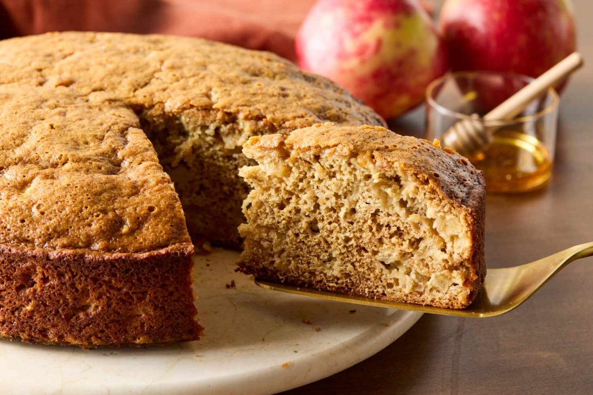Apple-Honey Cake