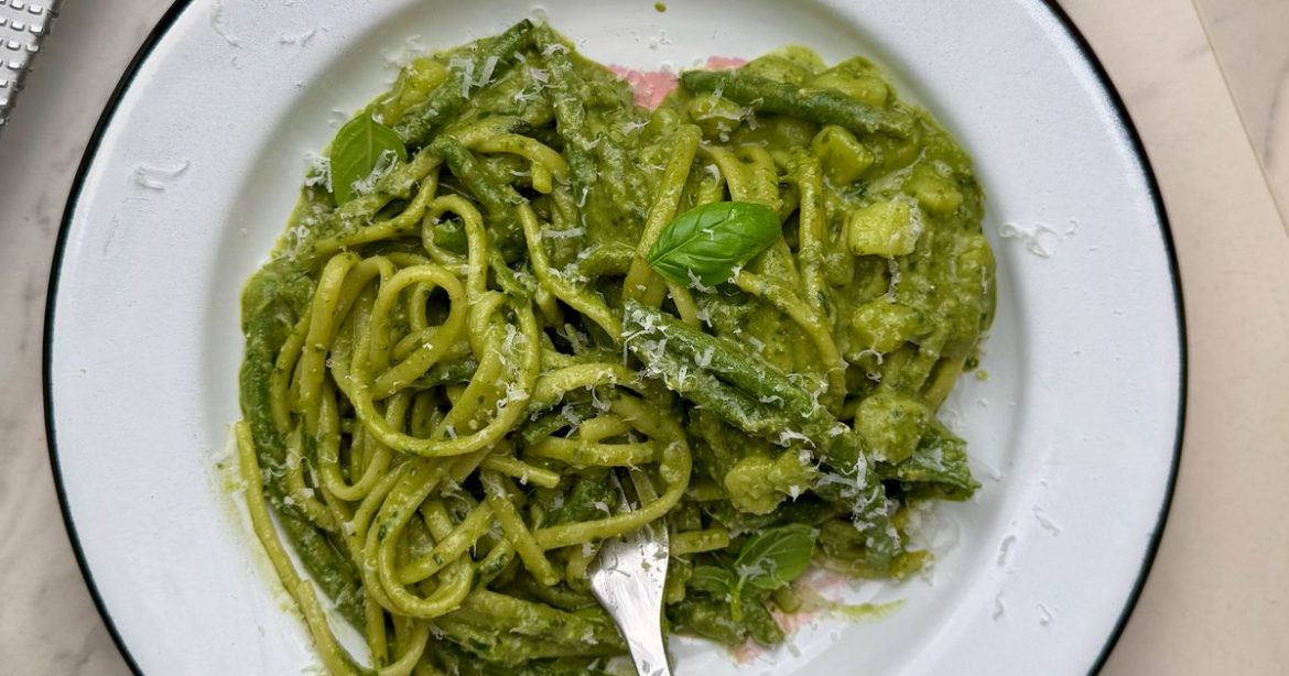 Authentic linguine with basil pesto recipe