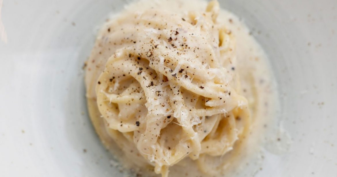 Authentic spaghetti cacio e pepe