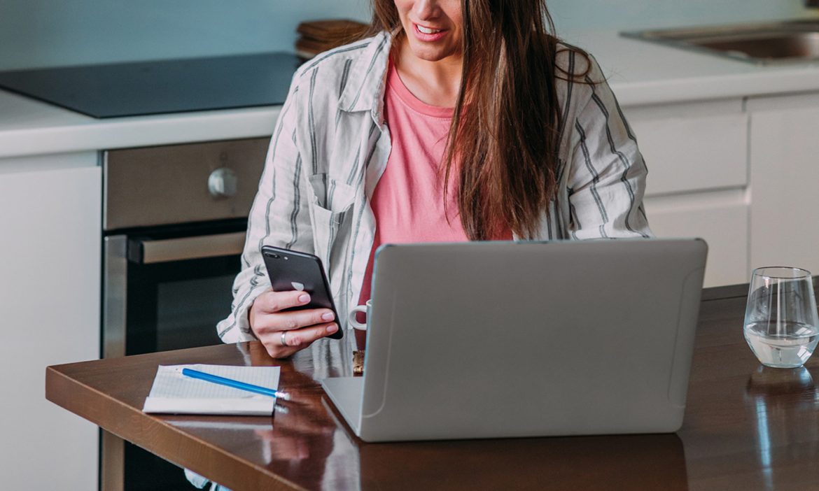 How To Beat The Afternoon Slump Without Caffeine, From An Expert