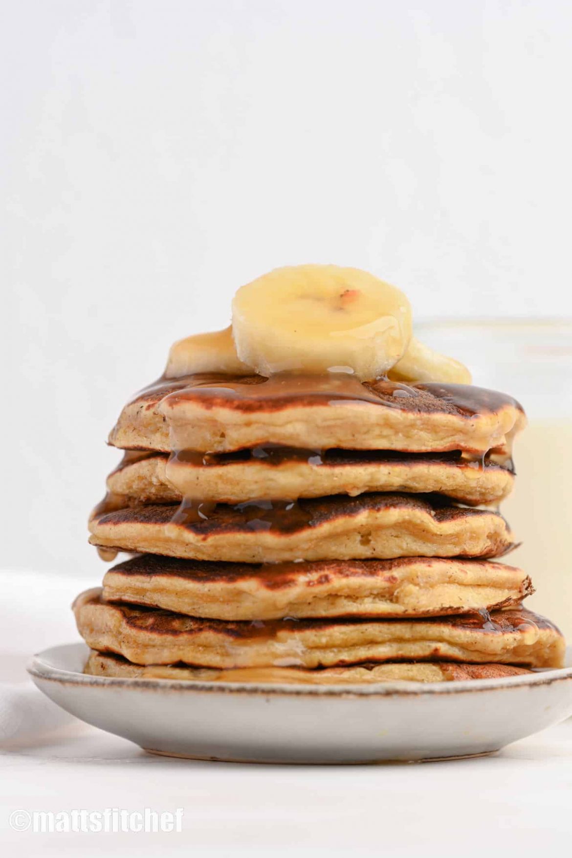 3-Ingredient Banana Protein Pancakes {41g Protein}