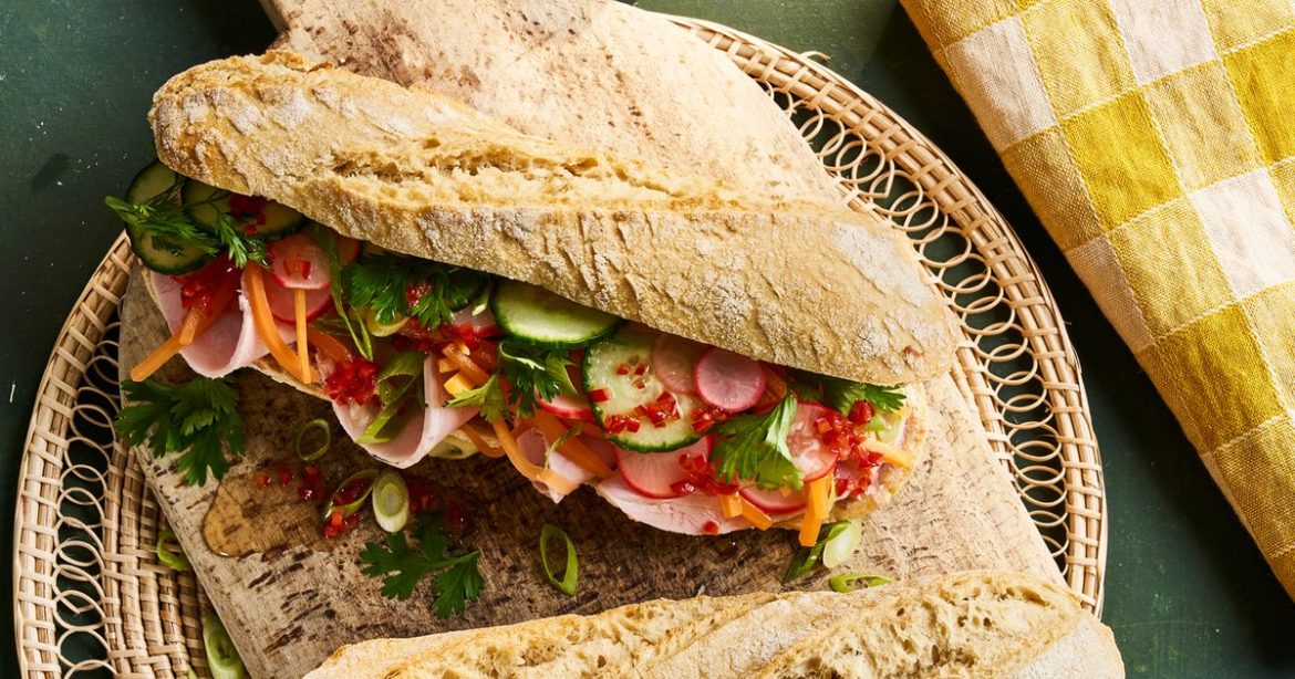 Picnic banh mi baguette