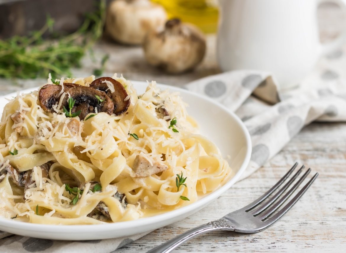 7 Restaurant Chains With the Best Chicken Alfredo