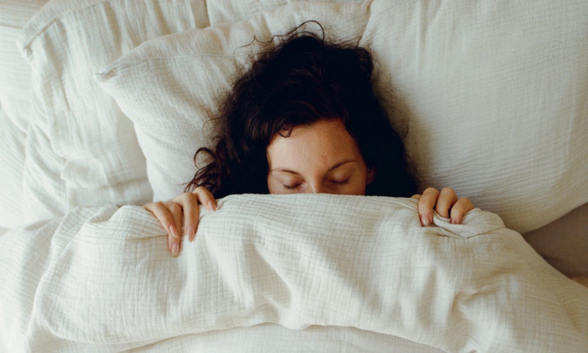 9 Menopause Symptoms That HRT Helps Manage, According To MDs